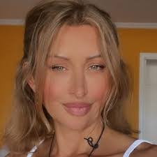 Lindsay Sutphin's Instagram, Twitter & Facebook