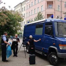 Die eingangstür wurde aufgehebelt und der innenbereich. Erfurt Polizei Findet Totes Paar In Wohnung Stern De