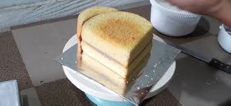 Kue bolu sendiri umumnya dimatangkan dengan cara dipanggang dalam oven, dan ada juga bolu yang dikukus, misalnya bolu kukus yang akan kita bahas disini. Alagi Cake Dan Aneka Bolu Kue Ulang Tahun Bentuk Love Menggunakan Loyang Bulat Facebook