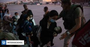 Us confirms attack involving explosions at abbey gate and near baron hotel, as taliban says children were among dead. Kpxupvbhiugnqm