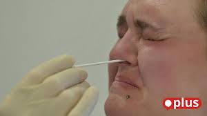 Coronatest: "In beide Nasenlöcher und auch noch in den Rachenraum"