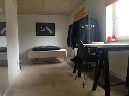 Minimalism as a design concept is often jumbled along with terms like modern and contemporary, but there are differences between all three. Minimalist Bedroom Reddit Novocom Top