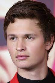 Spätestens seit seinem auftritt im kinohit das schicksal ist ein mieser verräter ging es mit der . Ansel Elgort Wikipedia