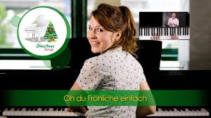 Vielleicht gibt es irgendwo einen solchen schriftsteller. Klavier Lernen Oh Du Frohliche Am Klavier Einfache Klavierbegleitung Fur Anfanger Youtube