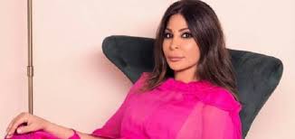 إليسا تخطف الأنظار في أحدث إطلالة لها صورة In 2021 Strapless Top Women Fashion