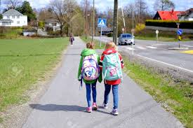 Uebersetzung von ich möchte nach hause gehen uebersetzen. Zwei Schulmadchen Nach Hause Gehen Menschen Frauen Madchen Lizenzfreie Fotos Bilder Und Stock Fotografie Image 60094961