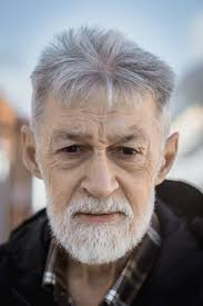 KunMors: Mediet på øen bag havet