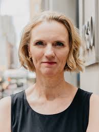 Laura Beil's Instagram, Twitter & Facebook