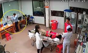 Phim truyền hình (bac si khoa cap cuu) có những diễn viên nổi tiếng nhất hiện nay. Clip Giam Ä'á»'c Xong Vao Hanh Hung Ná»¯ Bac SÄ© Khoa Cáº¥p Cá»©u Bao NgÆ°á»i Lao Ä'á»™ng