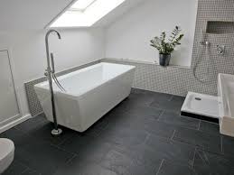 Black Slate Tile Bathroom Jpg 600 450 Casas Piso Por Do Sol
