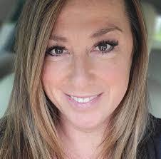 Robyn Pass's Instagram, Twitter & Facebook