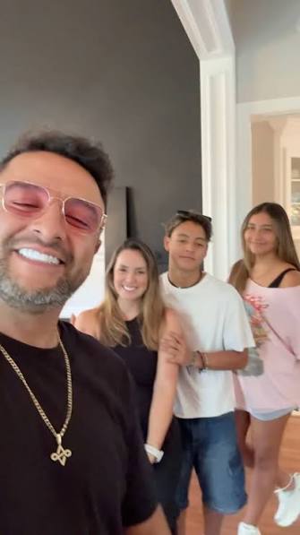 Alex Campos y su hija Juanita nos hablaron de la canción que hicieron  juntos. #LoSéTodo | Lo Sé Todo Colombia