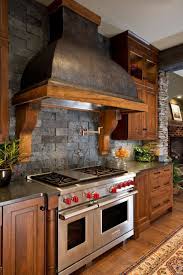 When It Comes To Kitchen Backsplash Rustic Stone Is One Of The Most Popular Materials And For Good Reason It S Durable In 2020 Keuken Inspiratie Keukens Natuursteen