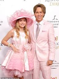 Dannielynn Wears Late Mom Anna Nicole Smith S Hat To Kentucky Derby Anna Nicole Anna Nicole Smith Mom Hats
