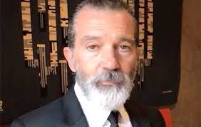 A alma é que estraga o amor. Antonio Banderas Pede Aos Fas Para Largarem O Cigarro Ofuxico