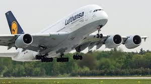 Es ist übrigens auch ausschlaggebend, an welchem wochentag sie fliegen. Lufthansa Mit Neuem Economy Light Tarif Gunstiger Nach New York Fliegen Stern De