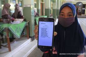 Bantuan kuota internet kemendikbud diperpanjang hingga juni 2021, segera cek di laman resmi kemendikbud. Bantuan Kuota Internet Kemendikbud 2021 Diberikan Mulai Hari Ini Berikut Rinciannya