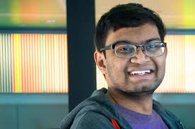 Helping Hands: Illinois Tech Alumnus Creates Pathway to Student Internships 