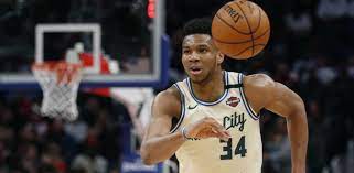 Μετά τη νίκη επί των suns στον έκτο τελικό, ο γιάννης αντετοκούνμπο πανηγύρισε την κατάκτηση του πρωταθλήματος στο nba, τραγουδώντας το γνωστό σύνθημα των οπαδών του ολυμπιακού. H Apanthsh Toy Giannh Antetokoynmpo Sta Ratsistika Sxolia Toy Kwnstantinoy Kalemh E8nos