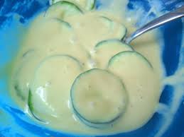 Qualche giorno fa ho provato a rifare uno sformatino di riso assaggiato a casa di un'amica, non avevo le dosi esatte e comunque il mio stampo era più piccolo, ragion per cui sono andata ad occhio e alla fine sono avanzate delle zucchine tagliate a rondelle, quindi ho deciso di impastellarle e friggerle. Zucchine Fritte In Pastella Sloppina In Cucina Fragole E Vaniglia