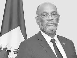 Considera 'aberración' el cierre de refinerías