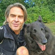 Donna Hitchens's Instagram, Twitter & Facebook