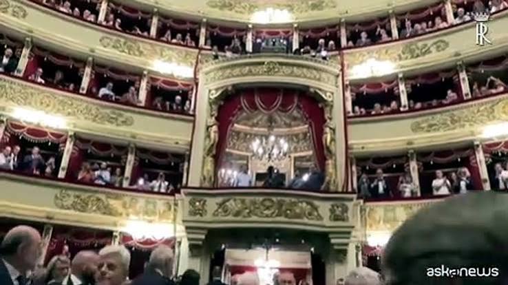 Il lungo applauso per Mattarella a Milano per i 120 anni della Cgil