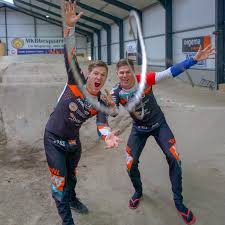 Plannen die bij het oud vuil liggen sinds. Jelle Van Gorkom Foundation Home Facebook
