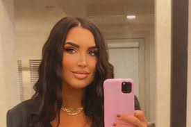 Where Is Ashlee Holmes Now? Her Life as a Single Mom with “Some Hiccups So  Far”