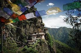 Genießt den ausblick am besten vom hügel hinter dem tempel aus, einem wundervoll friedlichem plätzchen, geschmückt von gebetsfähnchen. Bhutan Sehenswurdigkeiten Urlaubsguru De