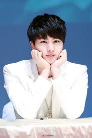 Cute Bts Jin S Left Eye Has Double Eyelid And His Right Eye Is Monolid In This Picture Just Like Me Owo Kim Bts Jeon