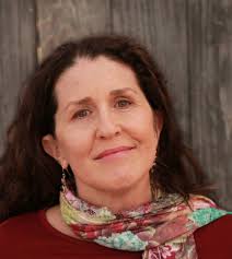 Ladies, meet Dr. Betsy Guerra, founder of Better With Betsy. A  Psychotherapist & International Speaker who specializes in helping you show  up as the best version of yourselves and helps you to