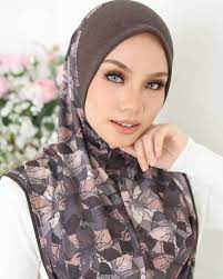 Kain lembut dan flowy, kain keras dan sukar dibentuk untuk tudung bawal ramai yang masih keliru nak pilih material tudung yang sesuai dengan bentuk muka. Material Tudung Yang Paling Sesuai Untuk Jenis Tudung