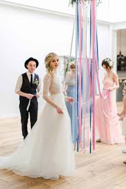Jede braut träumt von schönen hervorragende und besondere brautkleid. Hochzeitsinspiration Scandinavian Midsummer