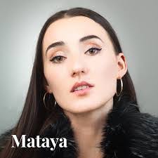 Amber Kenny's Instagram, Twitter & Facebook