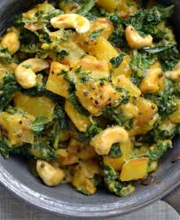 Curry De Chou Kale Et Pommes De Terre Aux Noix De Cajou La Vie Claire Recette En 2020 Chou Kale Recette Recette Choux Kale Recette Chou