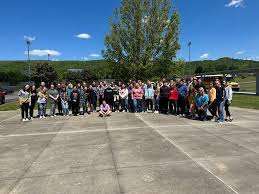 Grainger High School Social Media Team (@GlimpseofGHS)