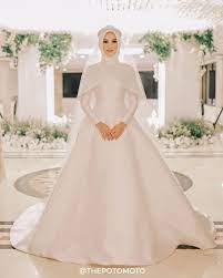 Square neck elegantly frames the decolletage and back, while subtle sheath silhouette accentuates the natural. 336 Muslim Wedding Dress Ideas Muslim Wedding Dress Muslim Wedding Muslimah Wedding