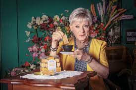 Tannie evita bezuidenhout used to praat kaktus (speak cactus) but on tuesday she used her sharp tongue to shout: Evita Bezuidenhout Turns 85 Today Dunk A Rusk In Her Honour All4women