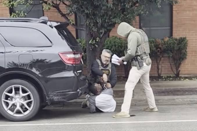 US citizen injured in Illinois after ICE agents mistook him for fugitive,  tried to arrest him - The Republic News