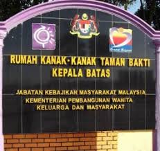 Penulis juga banyak menghasilkan penulisan dan terlibat dengan pembentangan kertas. Rumah Kanak Kanak Taman Bakti Child Care In Seberang Perai