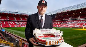 Peter boleslaw schmeichel was born on the 18th peter schmeichel of manchester united in action during the fa carling premiership match. Die Legende Von Manchester United Peter Schmeichel Liefert Lego 10272 Zum 110 Jahrigen Jubilaum Des Stadions An Old Trafford