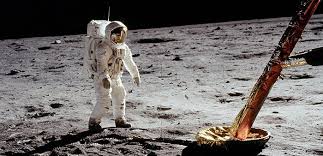 As might be expected from the nature of the mission, apollo 11 established a number of records and firsts. it put the largest payload ever in lunar orbit. Die Erste Mondlandung Scinexx De