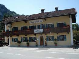Surrounded by the austrian alps, this small hotel has 38 comfortable rooms and a special charm. Haus Stefanie Inzell Hotelbewertung