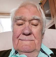 Came across this in my mums house.. An outing from the Lifeboat pub in  Folkestone Does anyone know who the driver was I know my uncle use to  mention "Dinger" Bell is