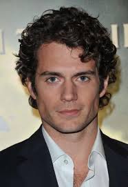 Pouvons-nous prendre un moment pour montrer notre amour pour les boucles  d'Henry ? : r/HenryCavill