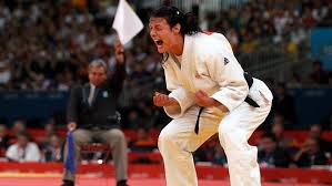 Zij woont met haar hond joep in een heerlijk ruim appartement in amsterdam. London Olympics 2012 Dutch Judoka Edith Bosch Lashes Out At Spectator Who Threw Bottle At 100m Finalists