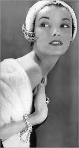 Elise Daniels's Instagram, Twitter & Facebook