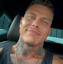 Does anybody know where I can get a hold of 809 out of California he's a  jamaic.. he lives in the Riverside area I need him for an amp repair  possible rebuild..