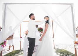Wedding ceremonies and receptions currently have restrictions on guest limits in accordance with lockdown guidance. Promising Signs For Weddings In 2021 As Restrictions Ease In Uk